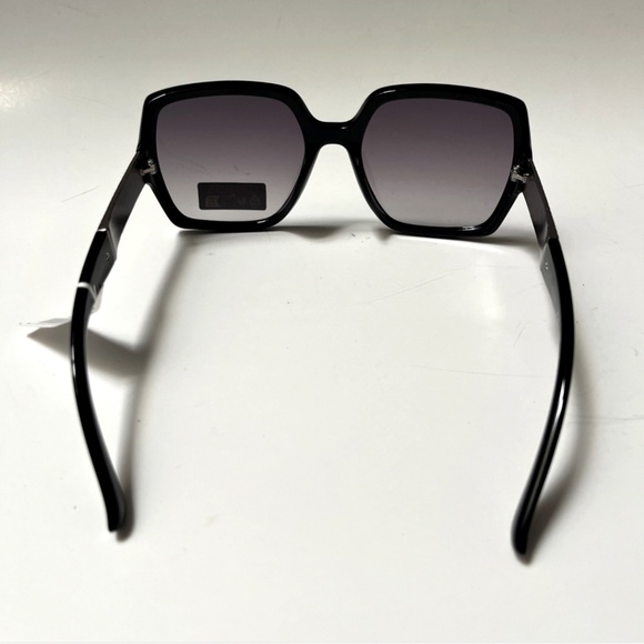 New GUESS Oversized Square Sunglasses GO00031 Acetate Embossed Black Silver